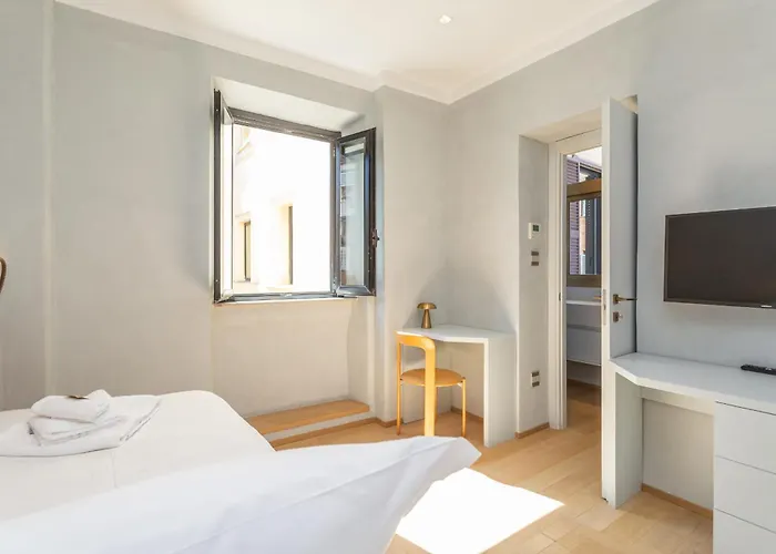 Spanish Steps Exclusive 3bdr Apartment *