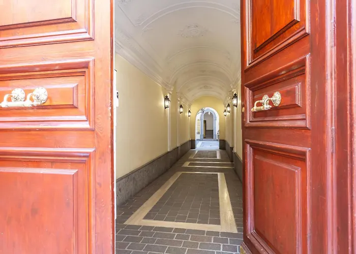 Spanish Steps Exclusive 3bdr * Rom